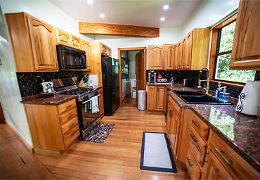 Full Kitchen & Utility Room (Wide View)